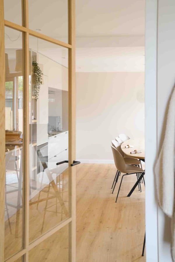 Eingang mit Glastür zum Esszimmer