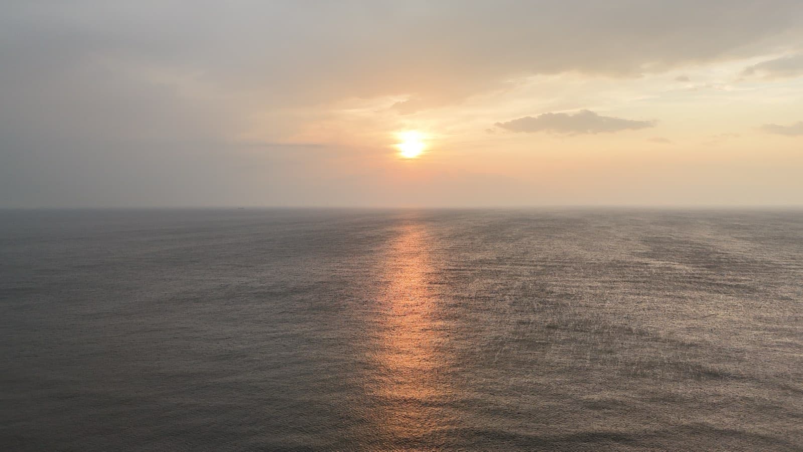 Zonsondergang boven de Noordzee