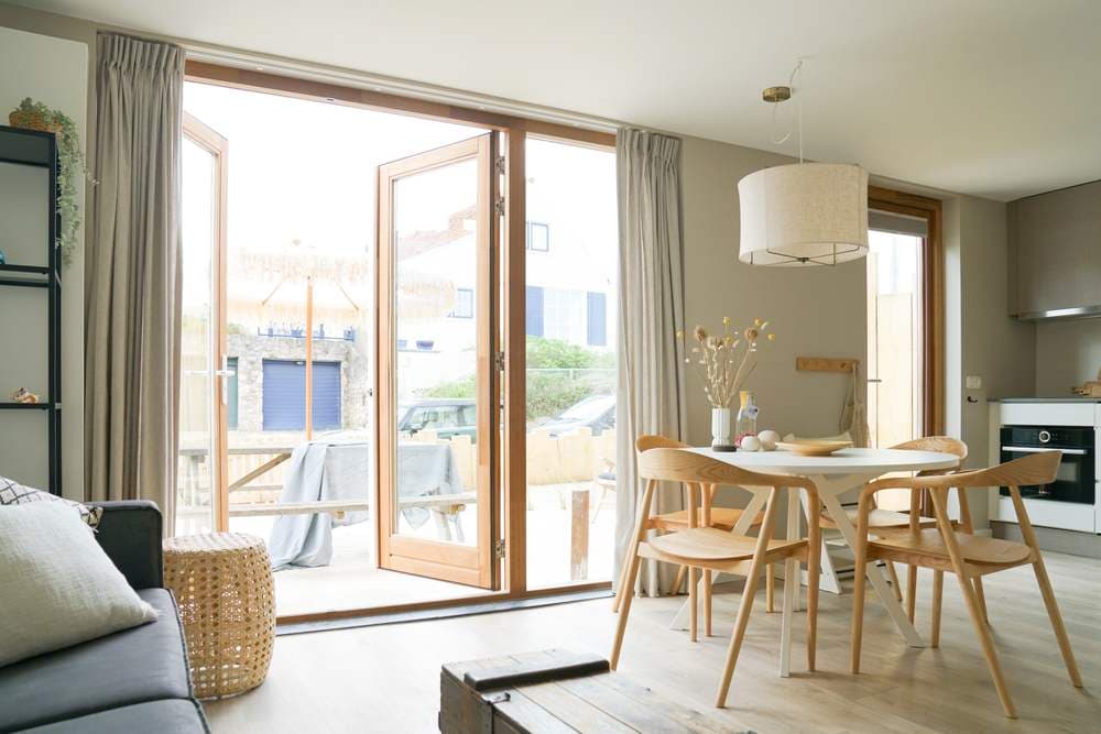 Woonkamer met eettafel